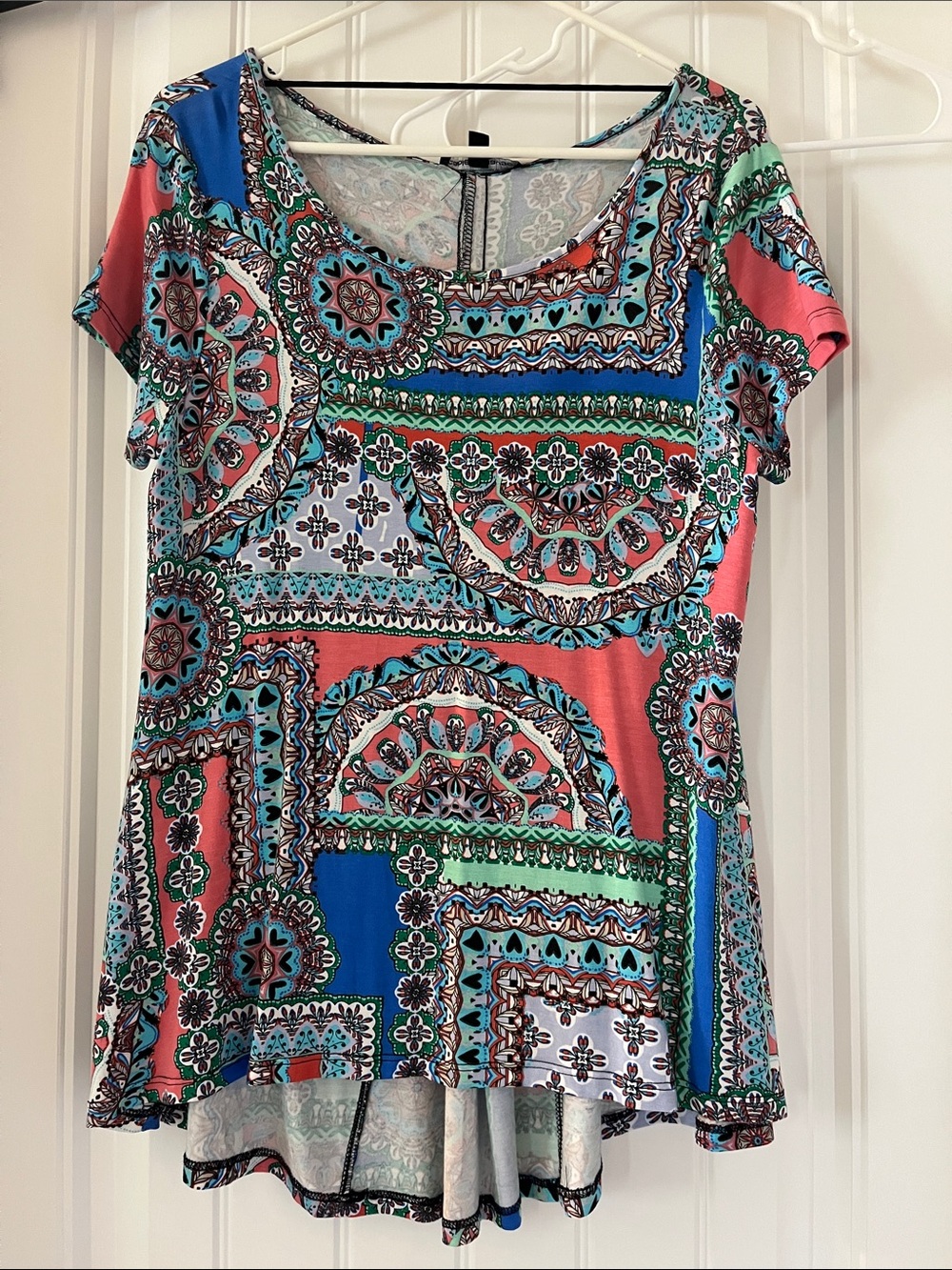 Cable & Gauge Coral, Teal & Blue Short Sleeve Scoop Neck Top